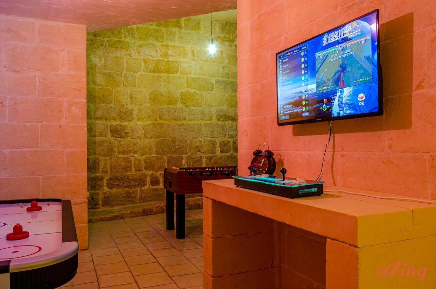 Villa Grand Gozo With Games & Pool