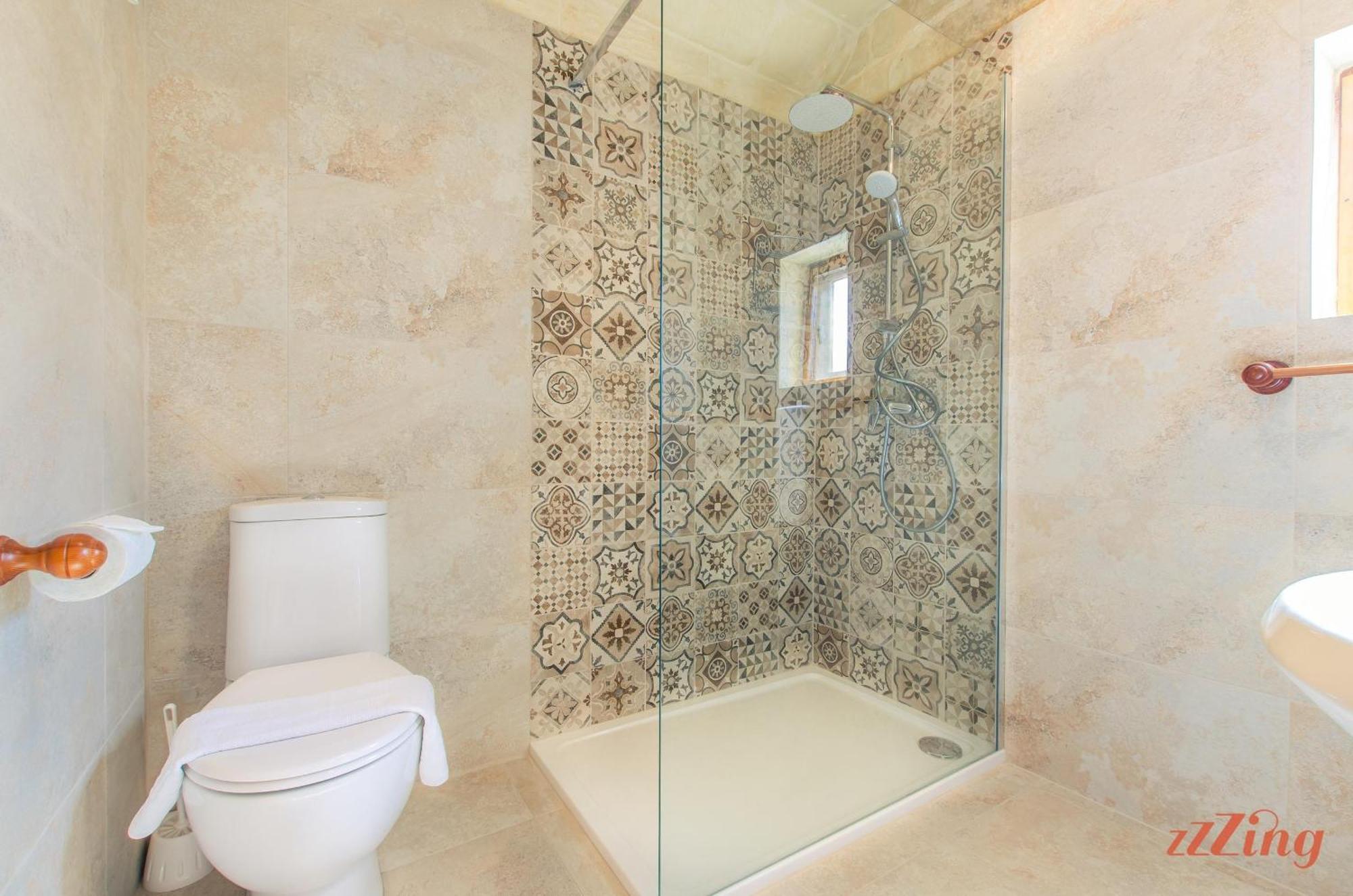 Grand Gozo With Games & Pool Villa