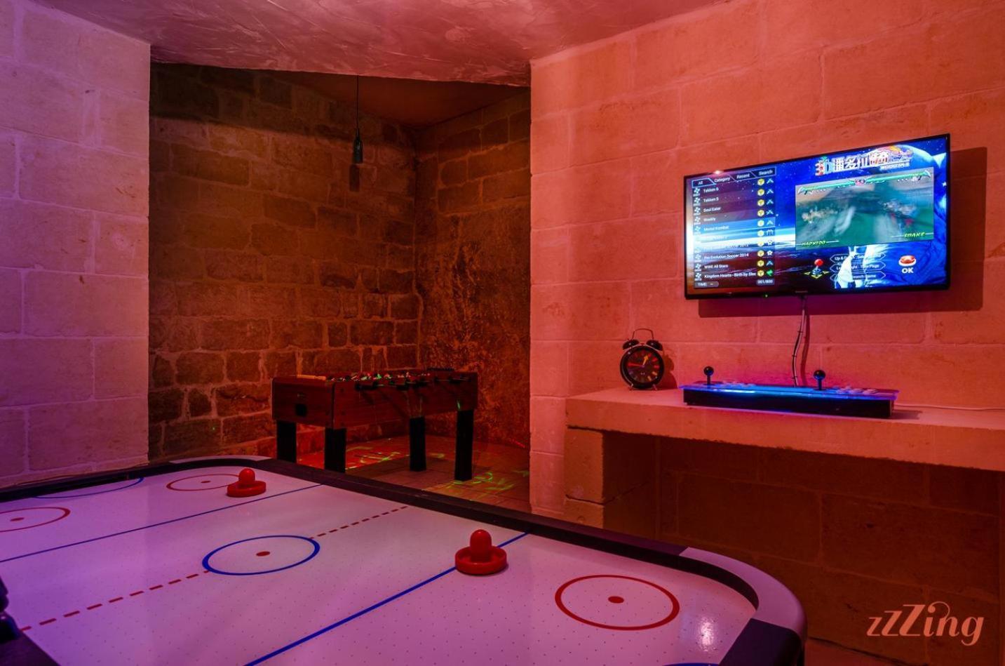 Villa Grand Gozo With Games & Pool
