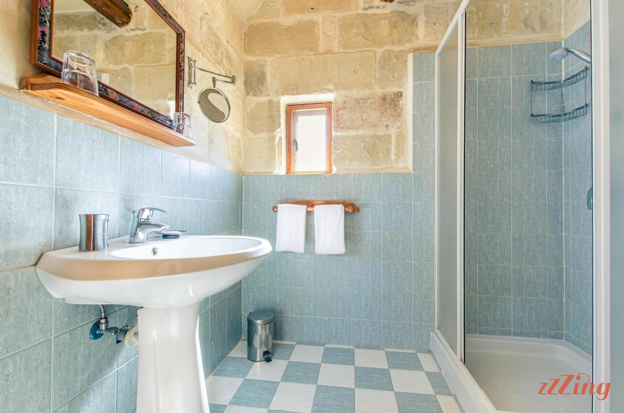 Villa Grand Gozo With Games & Pool *