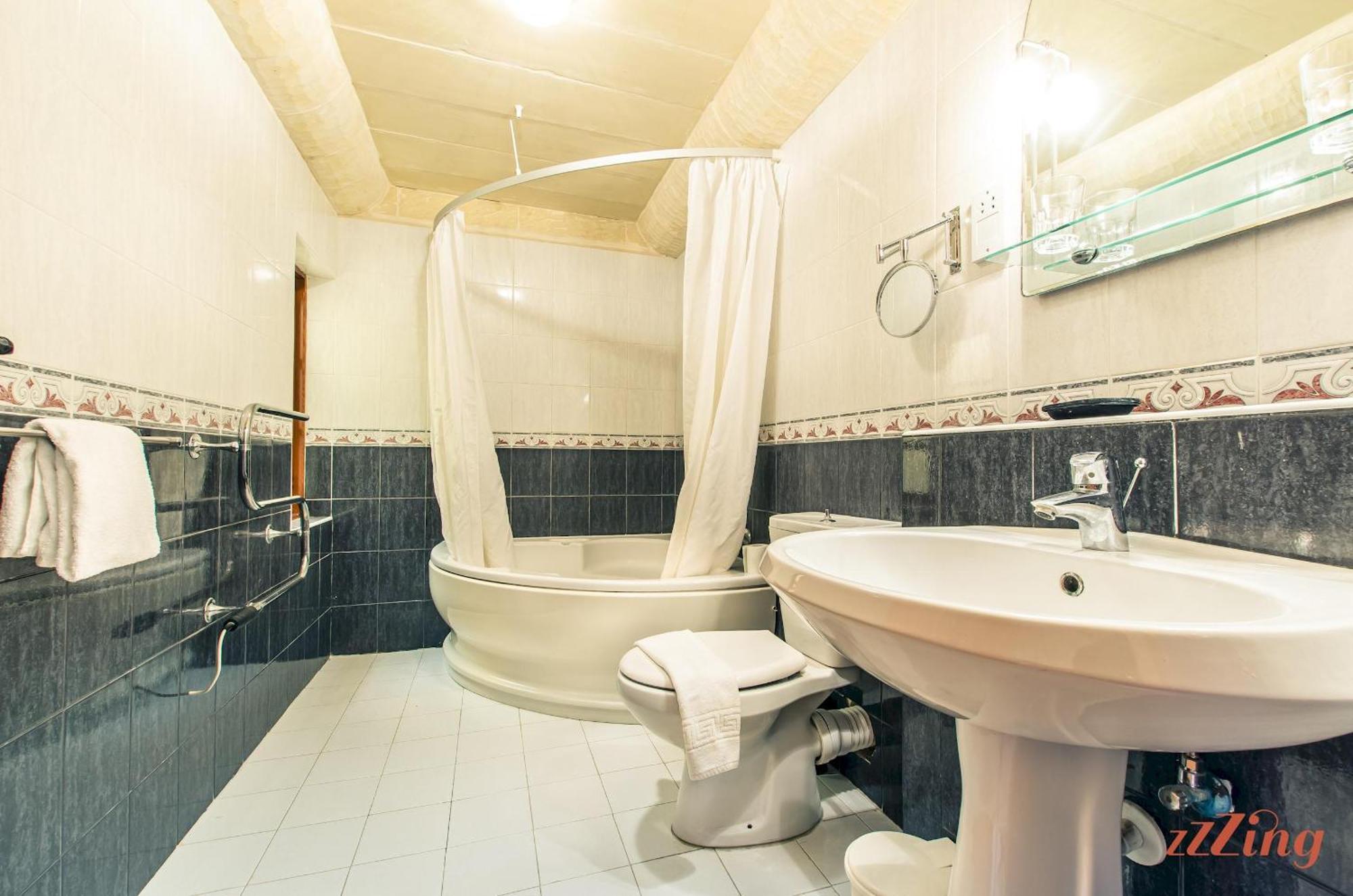 Grand Gozo With Games & Pool Villa *