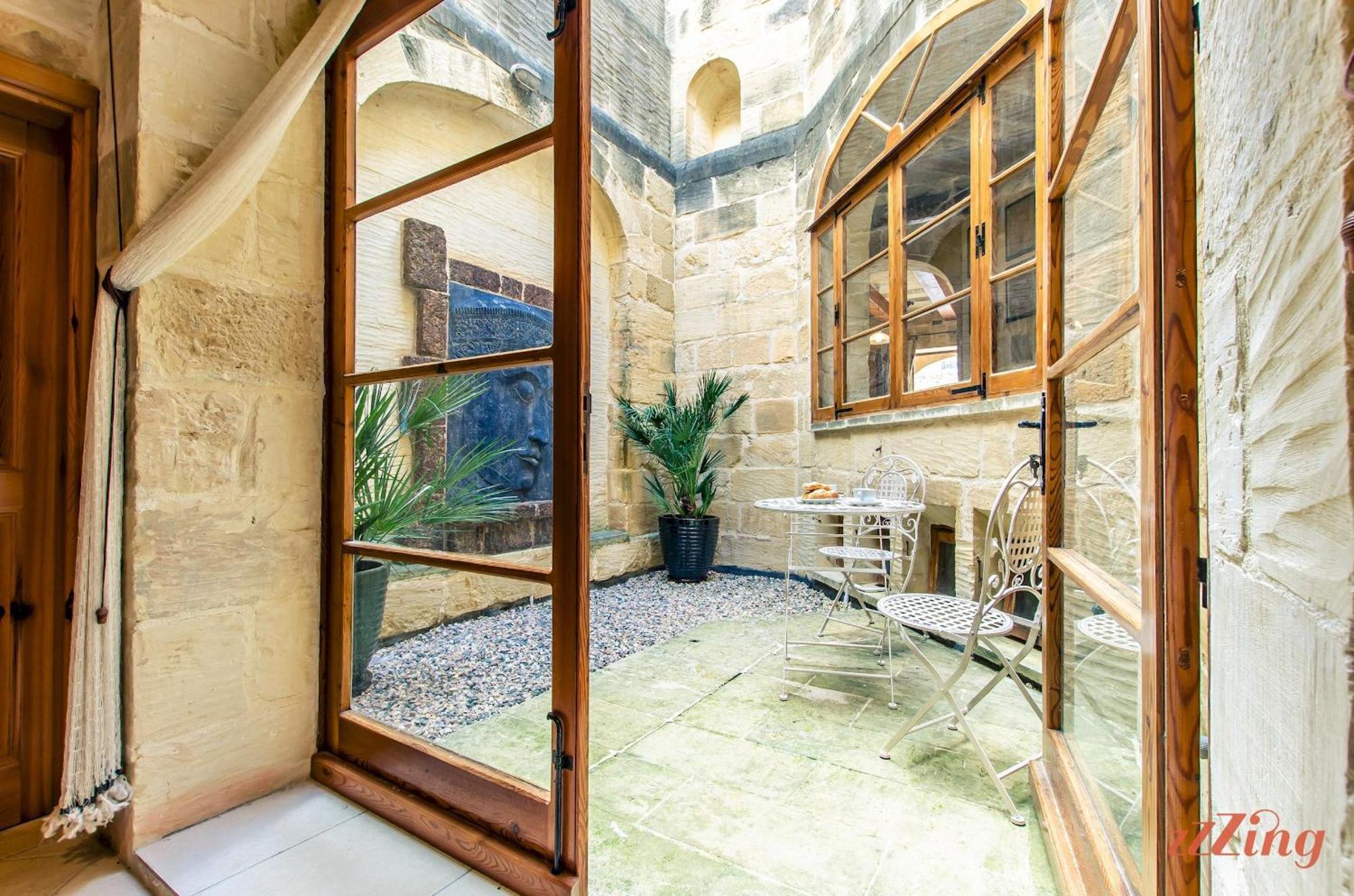 Villa Grand Gozo With Games & Pool